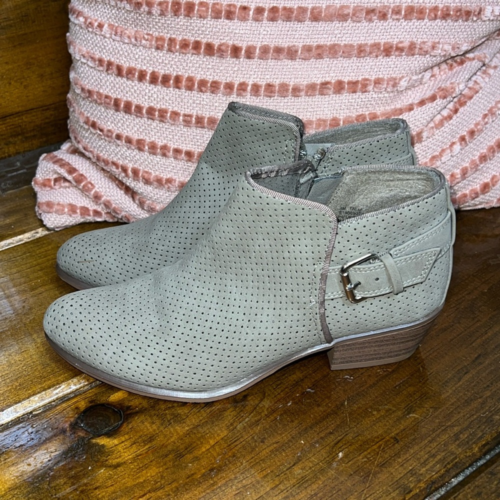 Esprit Ankle Booties Tan- 6‎